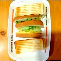 今日の朝食は家内と娘と家族3人で、コメダ珈琲店大須スケートリンク店で名古屋名物モーニングをいただきました。ボクはモーニングだけでは物足りないので、ミックルトーストもオーダーしました。ちなみに大須スケートリンクは伊藤みどりさんや浅田真央ちゃんなど数多くのメダリストやオリンピアンを排出した名門リンクです|なびさん