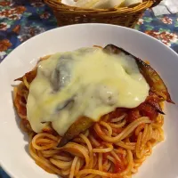 とろけるチーズとナスのトマトソース🍆🧀🍝