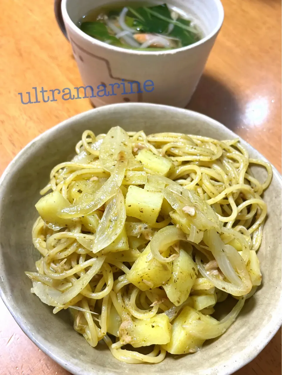 ＊簡単ランチ。じゃがいもとツナのジェノベーゼ、ほうれん草とソーセージのスープ♪＊|ultramarineさん