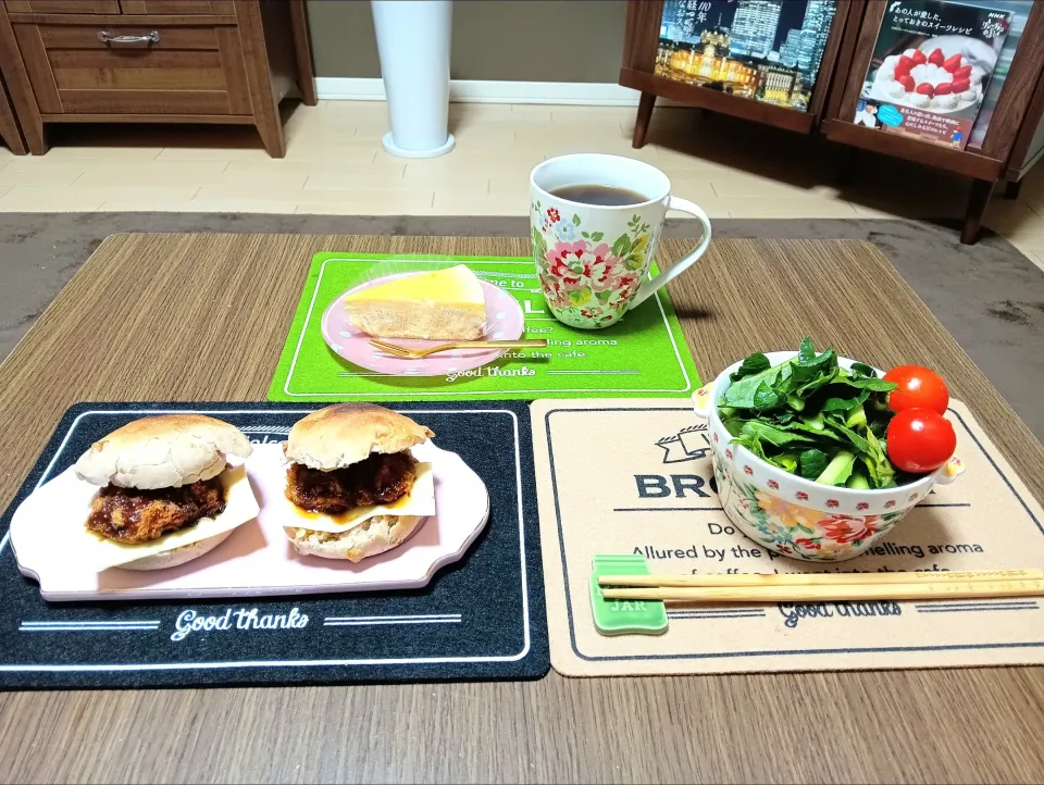 成城石井自家製くるみパンでミニバーガー|えっこさん