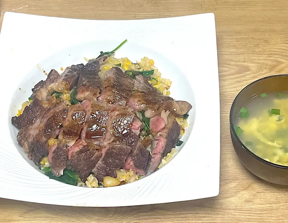 黒毛和牛牛脂とニンニクの超スタミナ炒飯|じいちゃんさん