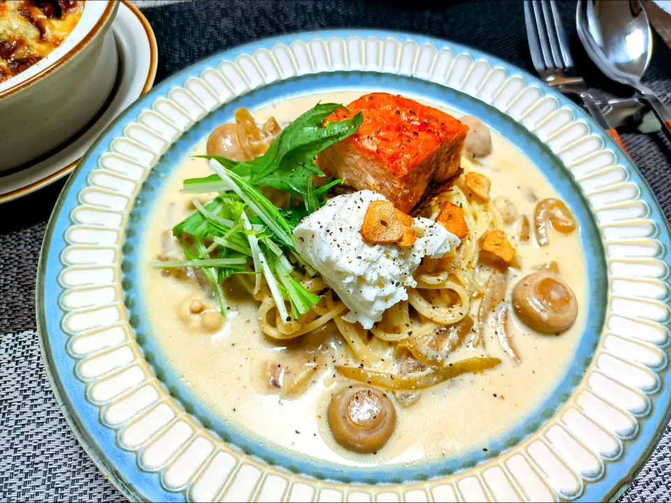 サーモンとモッツアレラのクリームパスタ|まなこさん