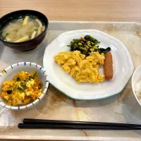 寮の朝ごはん😋|すかラインさん