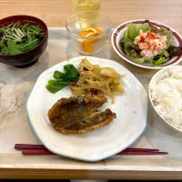 寮の晩ごはん😋|すかラインさん