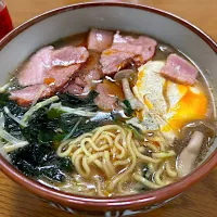 マルちゃん正麺🍜、豚骨醤油味❗️✌︎('ω')✌︎✨