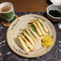 トーストサンドイッチ、沢庵、煮豆、ホットコーヒー(朝ご飯)|enarinさん