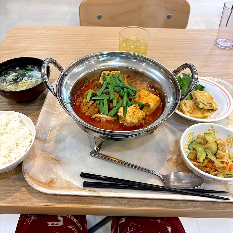 寮の晩ごはん😋チゲ豆腐|すかラインさん