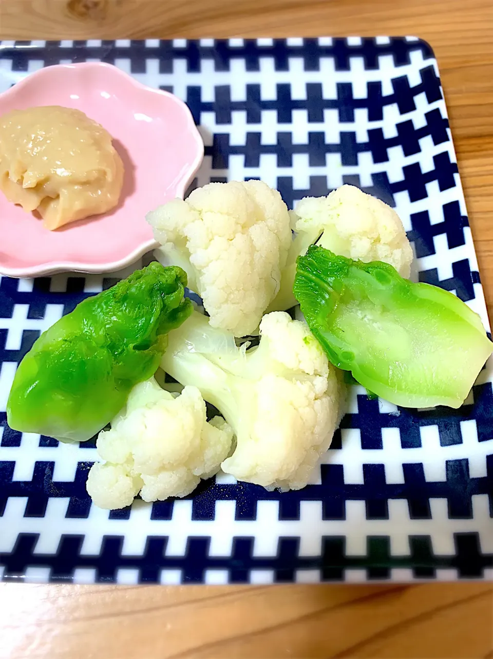 祝蕾とカリフラワーの塩茹で|パオパオあつこさん