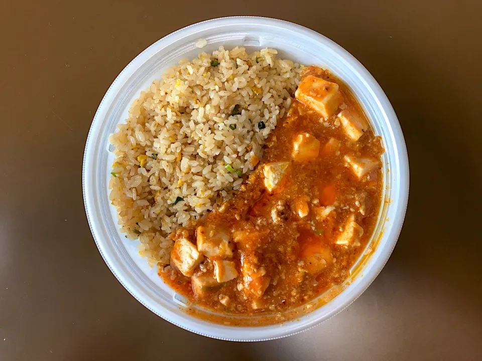 セブンイレブン 赤麻婆&チャーハン|ばーさんさん