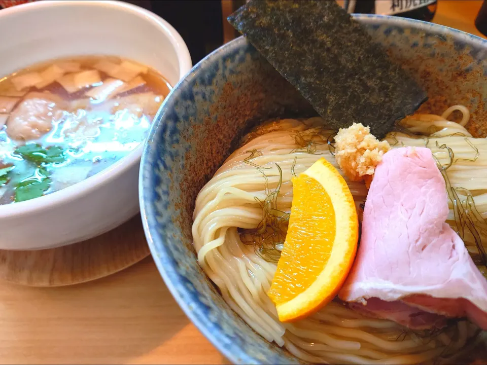【2025年2月屋号/メニューを
リニューアル、旧屋号:にしき之
中華そば】 
麺堂にしき 池袋西口店
魚介塩昆布水つけ麺 (1,200円) 
＋ドデカワンタン (1個、200円)
＠池袋1分
25073
〈醤39塩11噌󠄀9タ3昆5出3F3冷0〉|大脇さん