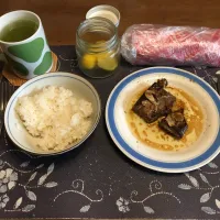 ご飯、ビーフステーキ、沢庵、熱い日本茶、オギノパンのあげぱん(朝ご飯)| enarinさん