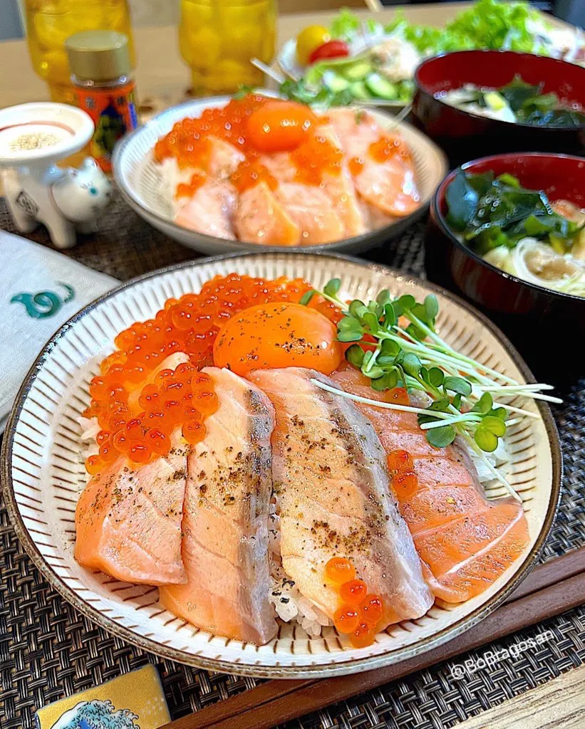 いくらと炙りサーモン丼|ラゴさん。さん