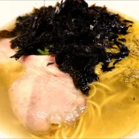 【2025年3月開業】 
むかん 池袋
牡蠣塩ラーメン (800円) 
＋岩海苔増し (150円)
＋ライス (150円)
＠池袋4分
25074
〈醤39塩12噌󠄀9タ3昆5出3F3冷0〉|大脇さん