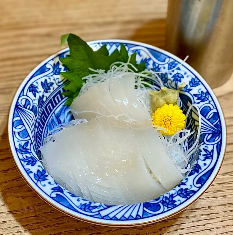 「イカ刺しde晩酌スタート」🦑
常温の日本酒 嘉美心を添えて|ばくあんしゃさん