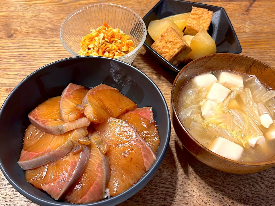 黒瀬ぶりの漬け丼de茶色い夕飯|Riccaさん