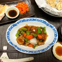 酢豚と蒸し鶏と肉餃子🎶