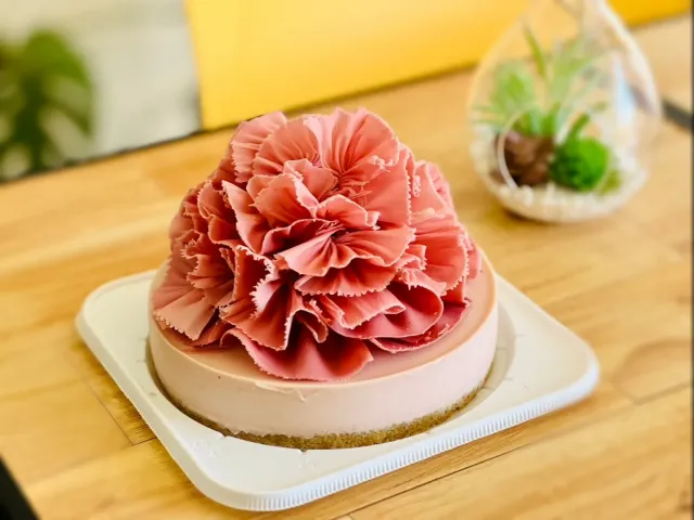 Snapdishの料理・レシピ写真:フラワーベリーチーズケーキ｜母の日ギフト特集♡