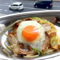 焼き豚エッグのせペペロンチーノ