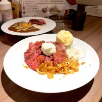 Steak bowl with garlic rice and mashed potatoes|skyblueさん