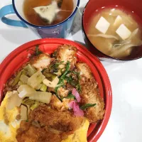 カツ丼、豆腐と舞茸の味噌汁|さきさん