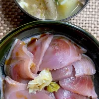 鰤丼と豚汁| すくらんぶるえっぐさん