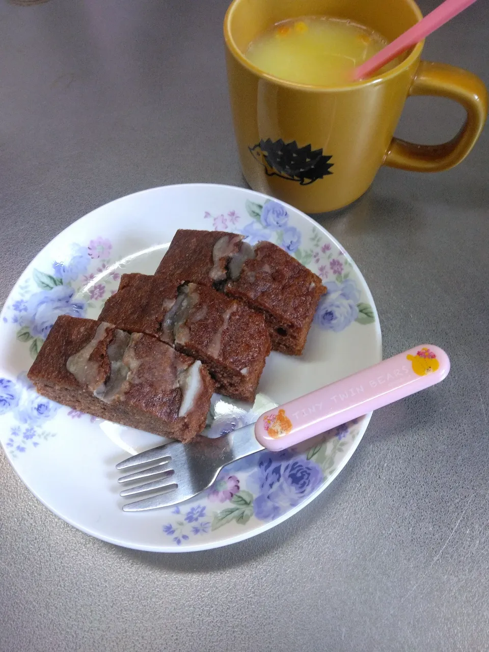 チョコレートパウンドケーキとコーンスープ😋🍴|まほさん
