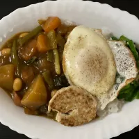 目玉焼きカレー🍛|まちゃさん