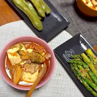 豚キムチ豆腐煮、そら豆グリル、アスパラのバター醤油ソテー|kaaaaaさん