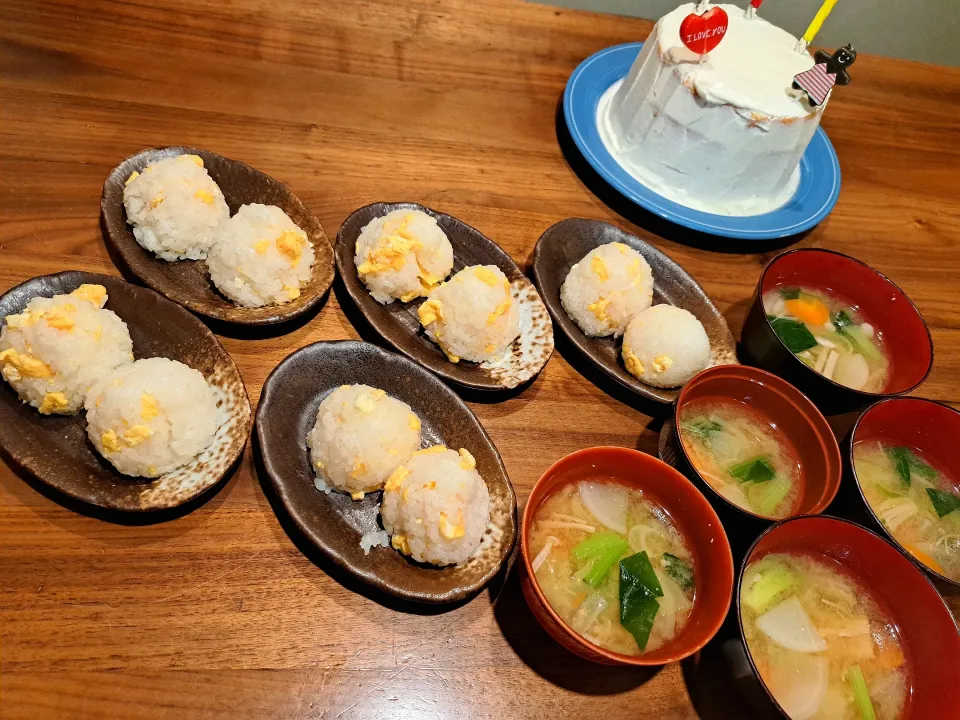 甘玉子の酢飯おにぎり　味噌汁　ケーキ|m aさん