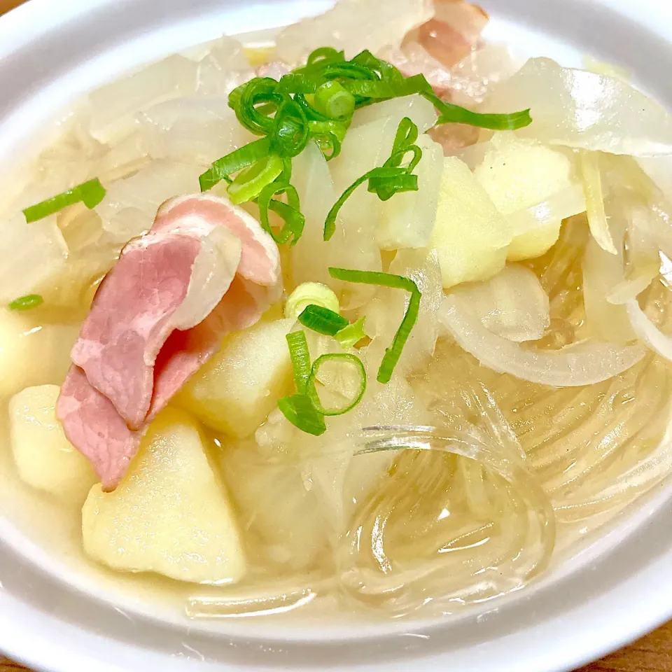 白菜とベーコンの春雨入りコンソメ煮🍲🍀|まいりさん