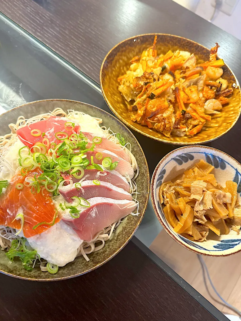 ⚪︎海鮮蕎麦サラダ　　　　　　　　　　　　　　　⚪︎かき揚げ　　　　　　　　　　　　　　　　　　⚪︎切り干し大根と豚肉の煮物　　　　　　　　　　#和食#蕎麦#切り干し大根の煮物#揚げ物#かき揚げ#ビールに合う|KAOSSANさん