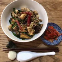 「 麻婆丼 」de.昼ごはん🌶️🌶️🌶️
茄子と豆腐の両方とも入った
ハイブリッド(^^)💦| ばくあんしゃさん