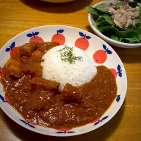 ポークビンダルカレーと、リーフとマッシュルームのサラダ|もえさん