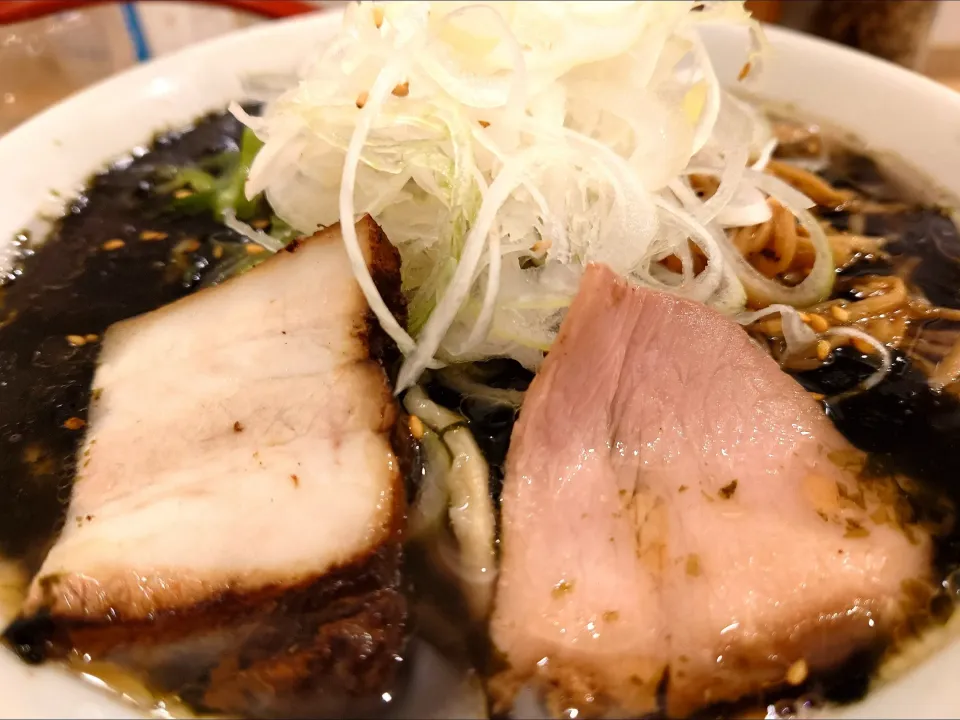 【食べログラーメン TOKYO 
百名店2018~2024 選出】
【期間限定】
麺や七彩  八丁堀店
初摘み海苔の塩らーめん (1,400円)
＋大盛 (250g、並150gと同料金)
＠八丁堀2分
 (JR東京駅から徒歩12分)
25076
〈醤40塩13噌󠄀9タ3昆5出3F3冷0〉|大脇さん