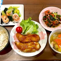 ささみのレモン照り焼き　野菜スープ　トマトとニラの旨だれ和え　えびとブロッコリーのガリバタ炒め|おさむん17さん