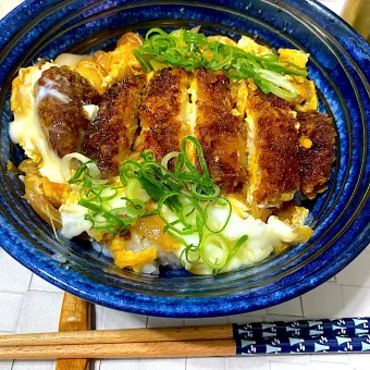 Snapdishの人気料理写真:初めてのカツ丼　玉ねぎ多め