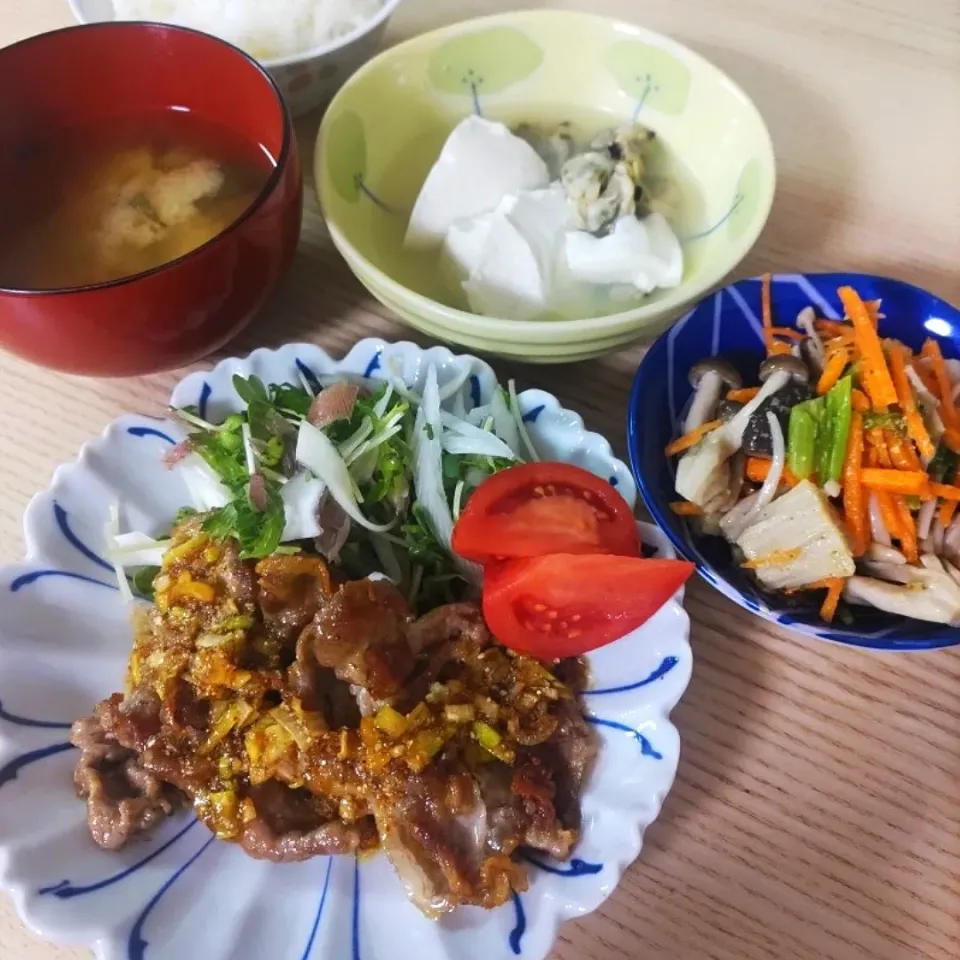 豚の焼肉ヤンニョムだれ、白い豆腐チゲ、ミックス野菜のナムル|ちゃいさん