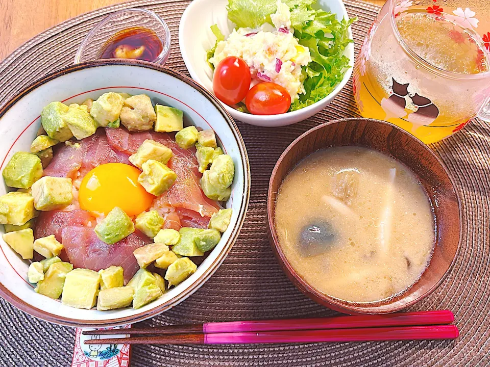 まぐろアボカド丼|ゆうかさんさん