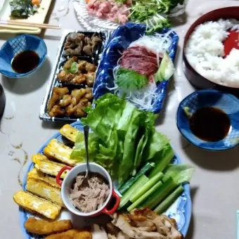 Snapdishの人気料理写真:義実家の夜ご飯です手巻き寿司👍🥰義母さん作