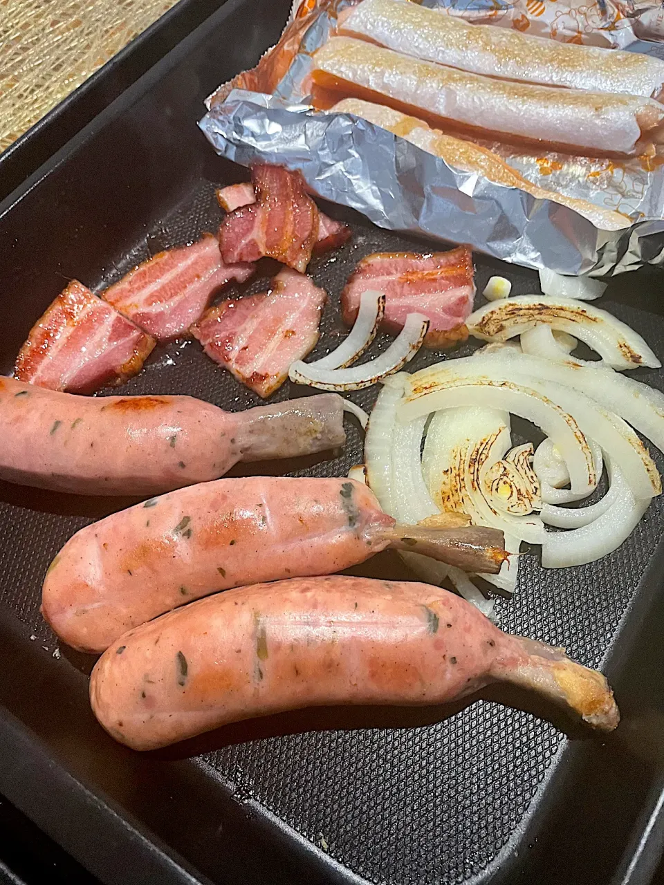 トンデンファームの骨つきフランクと、燻製ベーコン🥓、地元山安干物やの鮭ハラス|🌼はなちゃん🌼さん
