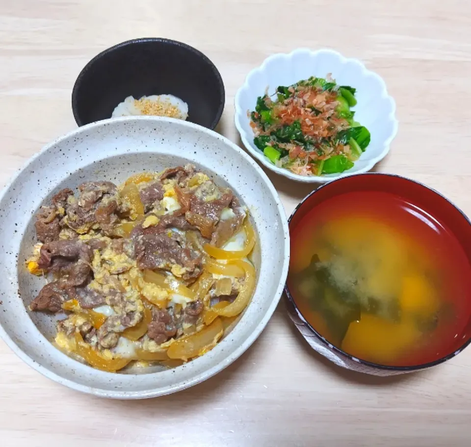 2025 0318　他人丼　小松菜のおひたし　糖しぼり大根　豆腐とわかめのお味噌汁|いもこ。さん