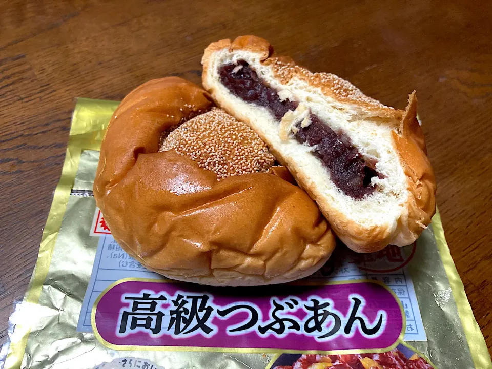 つぶあんぱん|はっちぃさん