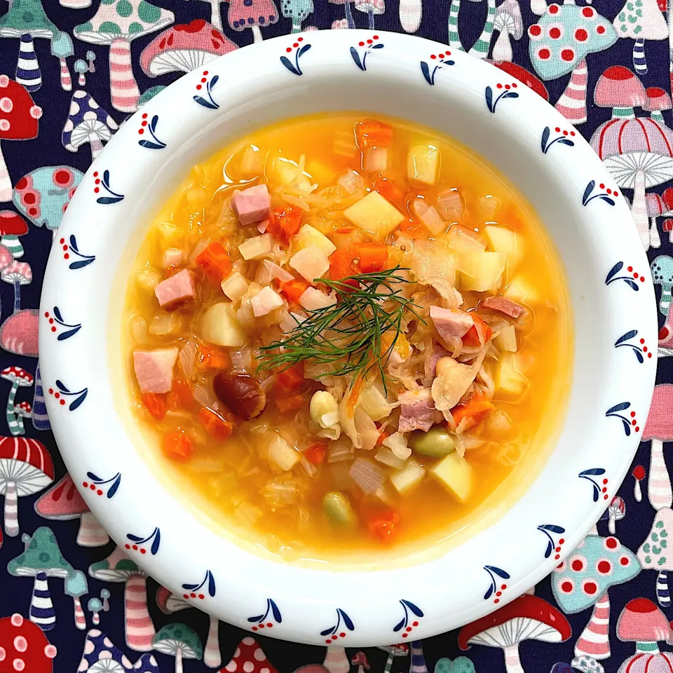 Scharfe Sauerkrautsuppe（シャーフェ・ザワークラウトズッペ）🇩🇪ザワークラウトのピリ辛スープ|七海さん