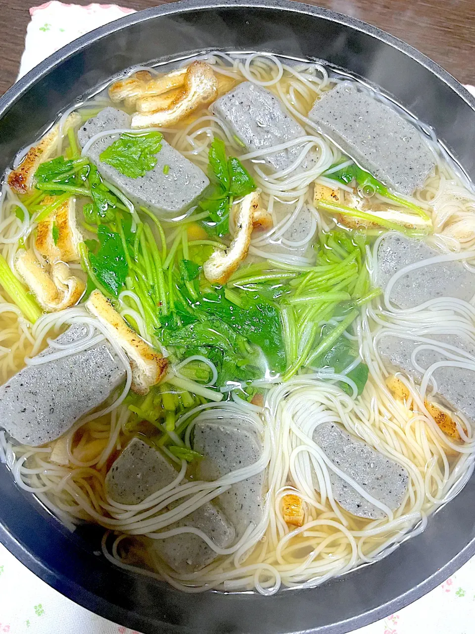 黒ゴマ生麩と三つ葉たっぷりのにゅうめん|ちゃっきーさん