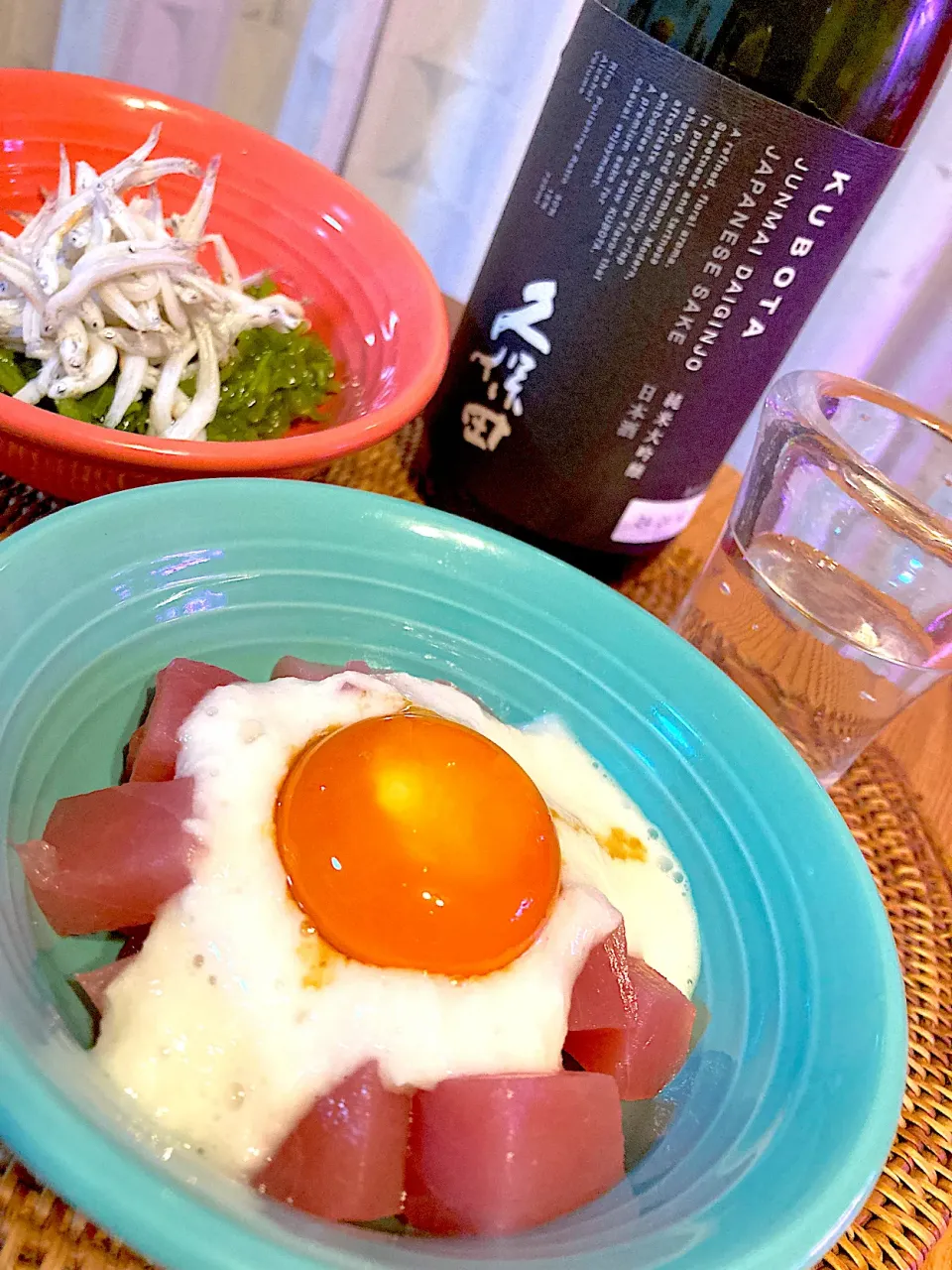 鮪のやまかけ卵黄醤油漬けのせ、めかぶしらすポン酢に久保田純米大吟醸😋🍶💕✨|アイさん
