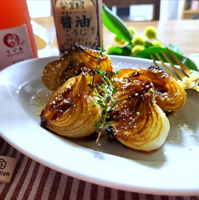 Snapdishの料理・レシピ写真:新玉ねぎバター醤油こうじ焼き｜万能すぎる『醤油こうじ』レシピ集！