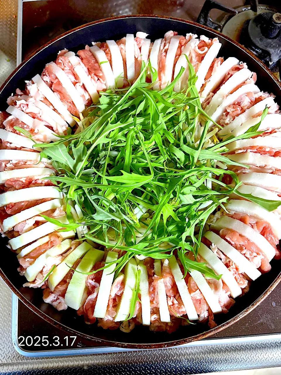 オーロラさんの料理 ちゃみこさんの料理 豚バラと大根のミルフィーユ鍋🍲|オーロラさん