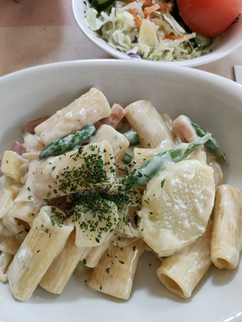ポテトとアスパラガスのクリームソースリガトーニ|うさくまさん