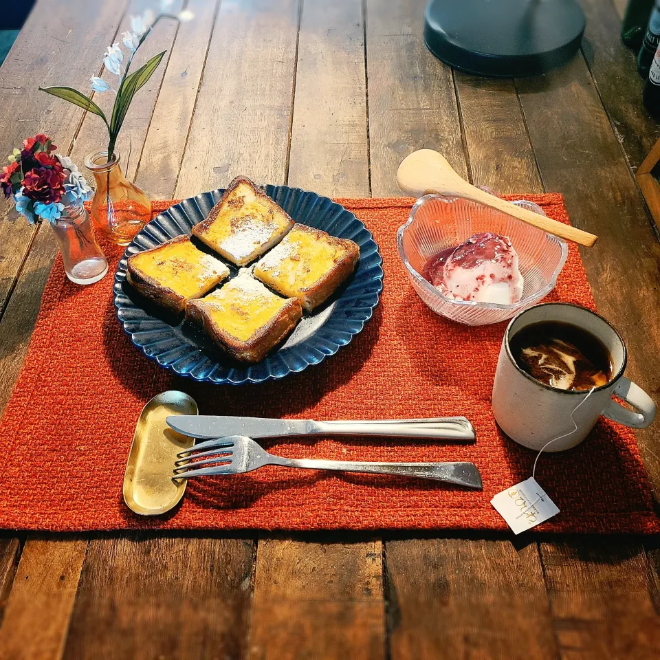 フレンチトーストとギリシャヨーグルトと無農薬紅茶|KEITAさん
