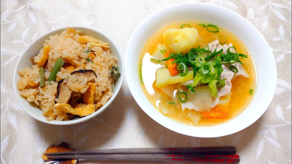 3/21の夕食
山菜の炊き込みご飯
豚汁|卯月さん